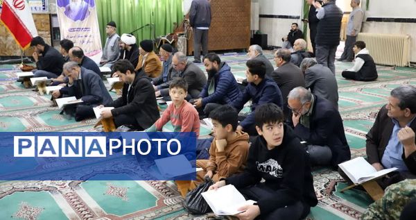 نهج‌البلاغه‌خوانی نماز‌گزاران کمالشهر پیش از خطبه‌های نماز 