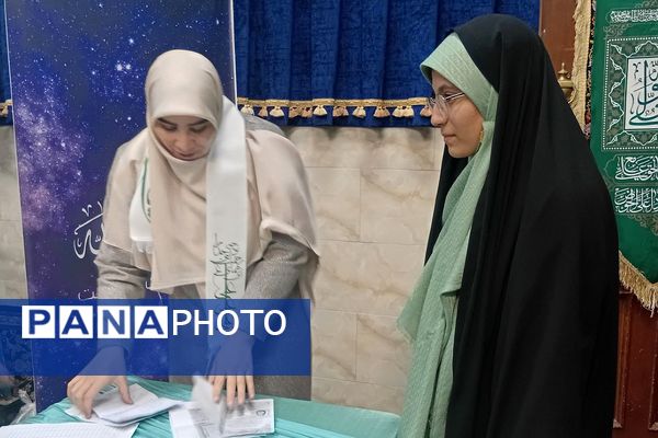 ورود دانش‌ آموزان دختر ناحیه دو شهرری به مراسم معنوی اعتکاف 