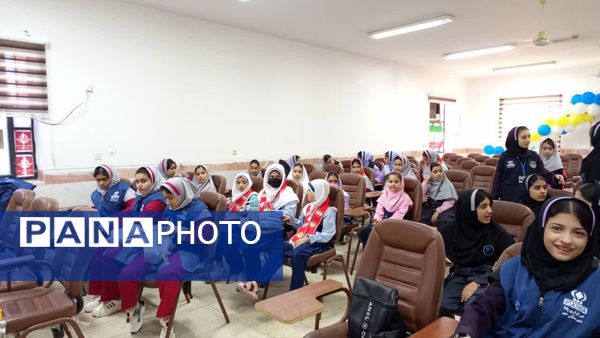 برگزاری کارگاه تخصصی خبرنویسی، عکاسی و طراحی پوستر ویژه دانش‌آموزان دختر در شهرستان جم