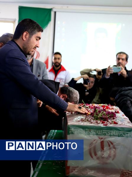 میزبانی هنرجویان هنرستان دکتر حسابی شهر محلات از پیکر شهید گمنام دفاع مقدس 