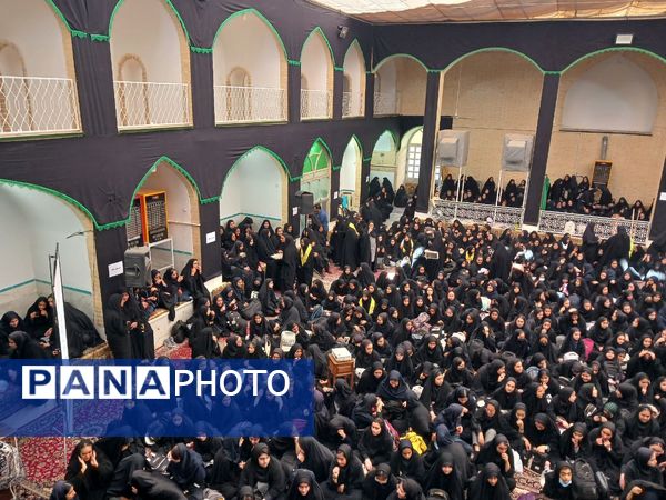 حضور دانش‌آموزان دبیرستان دخترانه شهید درعلی فراشاه در اجتماع «دختران فاطمی» شهرستان تفت 