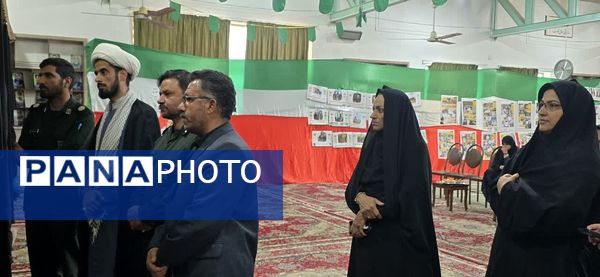 برگزاری نمایشگاه استکبارستیزی در دبیرستان نمونه حضرت معصومه(س) بافق