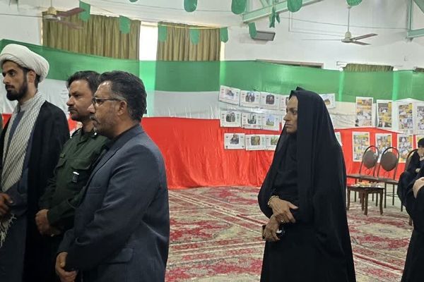 برگزاری نمایشگاه استکبارستیزی در دبیرستان نمونه حضرت معصومه(س) بافق