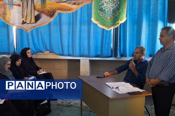 جلسه انجمن اولیا و مربیان در دبیرستان رازی