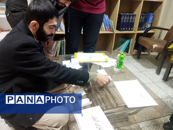 برپایی نمایشگاه مدرسه انقلاب در دبیرستان پروین اعتصامی حاجی‌آباد