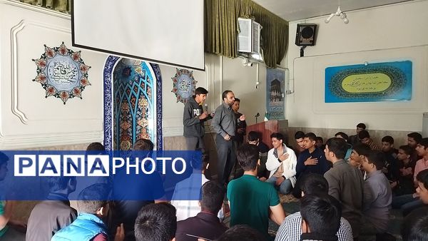 زیارت عاشورا  با یاد شهدای غزه در دبیرستان شاهد ابوذر غفاری 