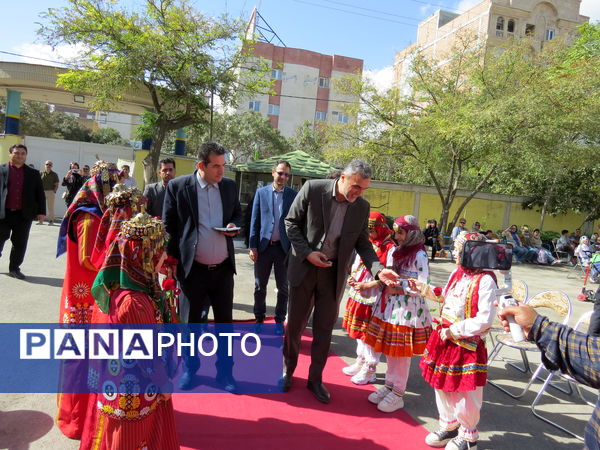 نواختن زنگ اول مهر در مدرسه شهدا فرهنگی 