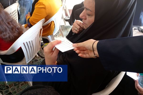 جلسه و انتخابات انجمن اولیا و مربیان دبیرستان نرجس۱ 
