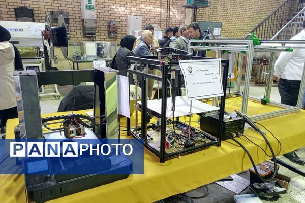 نمایشگاه دستاوردهای دانش‌آموزان هنرستان فنی حرفه‌ای‌ رباط‌کریم