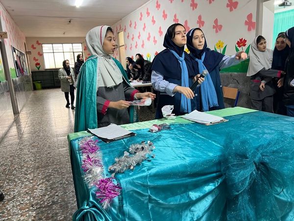 مراسم جشن بعثت در دبستان المهدی ناحیه دو کرج 