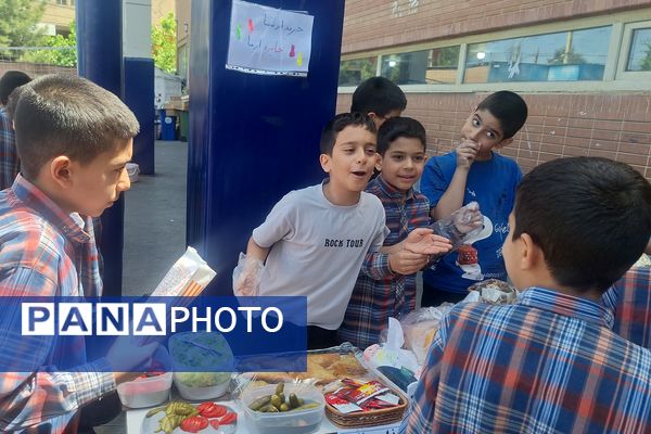 برگزاری بازارچه کسب و کار دانش‌آموزی با مهارت کسب و کار و درآمد و استقلال مالی