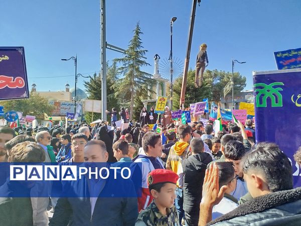 مردم کاشمر با گام‌های استوار در مسیر آرمان‌های انقلاب گام برداشتند 