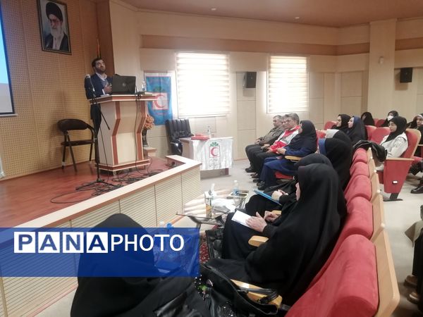برگزاری دوره تربیت مربی پایه داوطلبی ویژه رابطین و مراقبین سلامت مدارس در ملارد