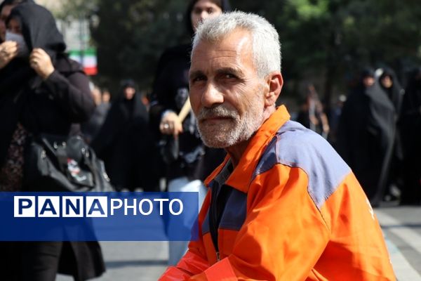 پای‌برهنه،در مسیر عشق