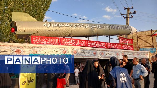 دانش‌آموزان با عشق در موکب امام حسین (ع) پذیرای زائران شدند