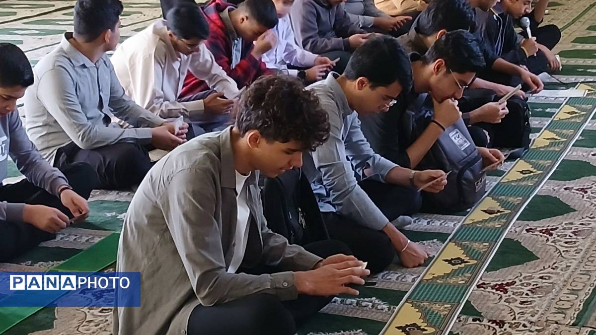 مراسم زیارت پرفیض عاشورا در دبیرستان نمونه دولتی معلم ساوجبلاغ