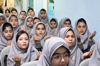 زنگ بازگشایی مدارس و دفاع مقدس در دبستان شاهد قائم‌شهر نواخته شد