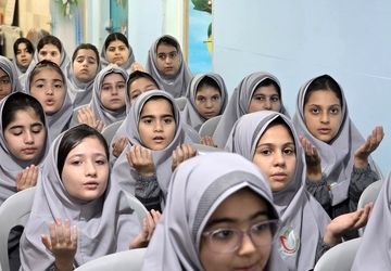 زنگ بازگشایی مدارس و دفاع مقدس در دبستان شاهد قائم‌شهر نواخته شد