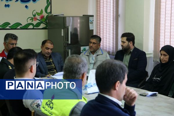 جلسه هماهنگی مانور زلزله در مدرسه مقصودلو سرخنکلا 