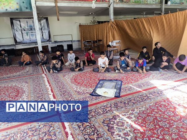 اقامه نماز جماعت به صورت مستمر و روزانه در دبستان شهید نجفی فدافن