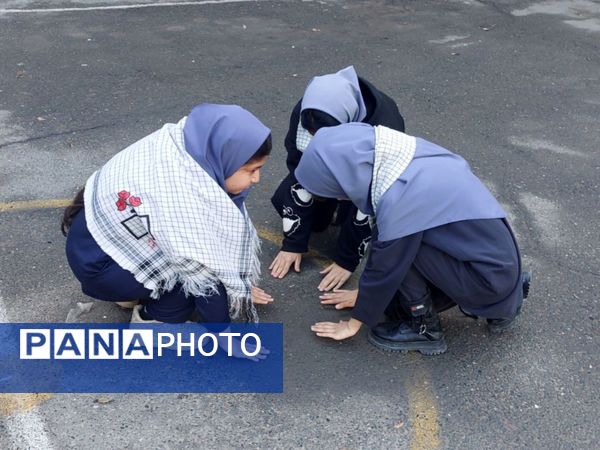 بیست و هفتمین مانور زلزله در دبیرستان دخترانه دانشور 2 