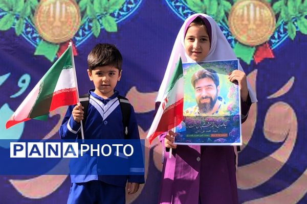 اجتماع عظیم دانش آموزان ناحیه دو شهرری به مناسبت یوم الله ۱۳ آبان در میدان نماز