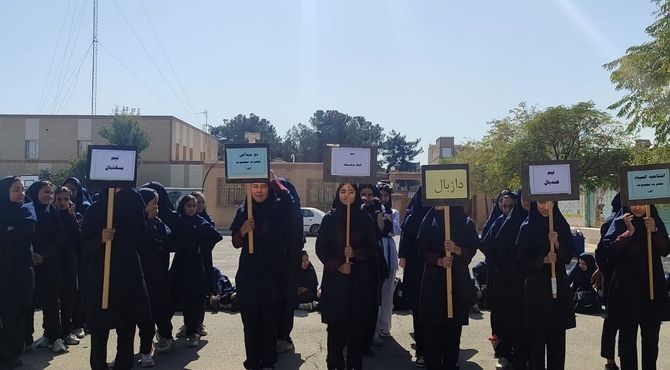 برگزاری المپیاد ورزشی درون مدرسه ای در دبیرستان حضرت معصومه (س) ناحیه دو شهرری 