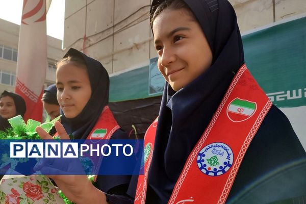 شور وشوق دانش‌آموزان در برنامه صبحگاهی مدرسه مریم بهارستان دو