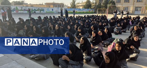 گرامیداشت هفته پدافند غیرعامل در مدرسه زنده جانی شهرستان کاشمر 