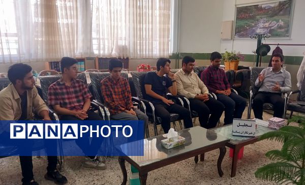 تجلیل از خبرنگاران پانا دبیرستان نمونه آیت الله خامنه‌ای کاشمر 