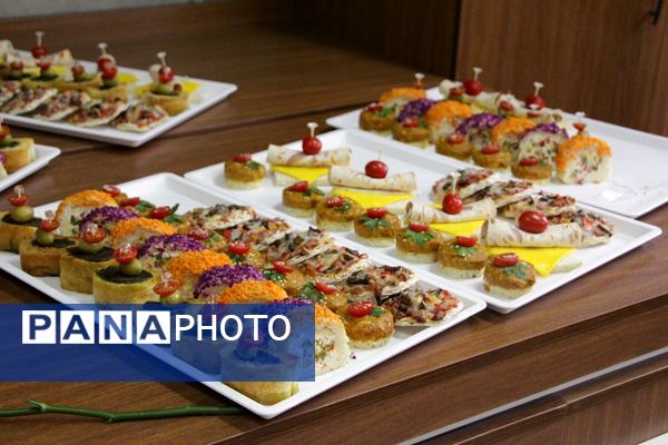 جشنواره هفته مشاغل در هنرستان تقوی پیشگان بهارستان۲