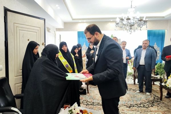 نهضت تربیتی شهیدان زنده است