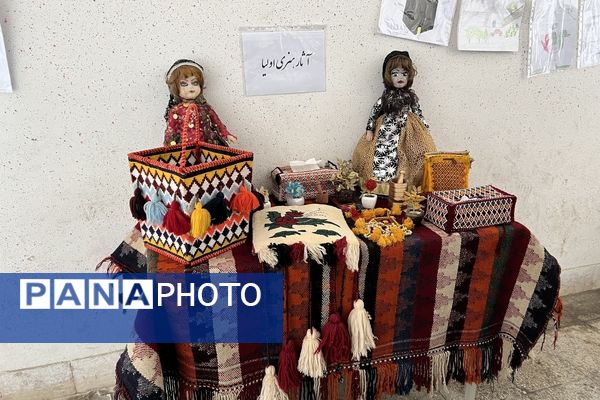 نمایشگاه دانش‌آموزان دبستان دانش آباده به‌مناسبت هفته ماها