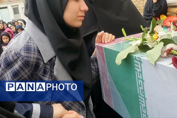 تشییع شهید گمنام در مدارس ناحیه 4 شیراز
