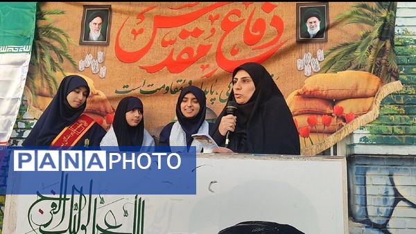 مراسم اعطای حکم و نشان فرماندهی بسیج دانش آموزی دبیرستان شاهد تکتم ناحیه۳