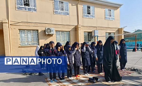 اقامه نماز باران در دبیرستان دخترانه یک وکیلی 3