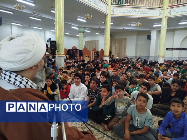 حضور امام جمعه شهرستان کاشمر در بین معتکفین دانش‌آموز در مسجد جامع شهرستان کاشمر 