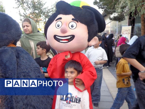 جلوه‌هایی از «جشن بادبادک‌ها» در بوستان علوی قم