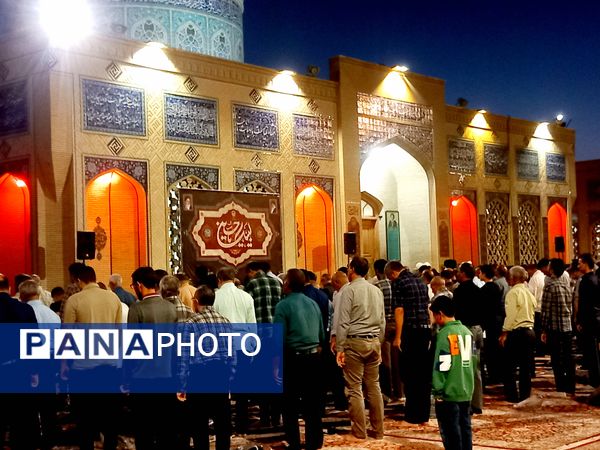 برپایی نماز جماعت در آرامگاه شهید مدرس 