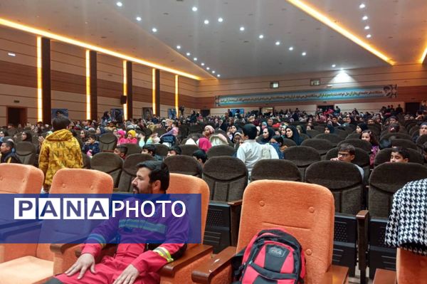 اجرای برنامه هم‌ساده‌ها در سالن سینما ۱۹بهمن پایگاه هوایی شیراز