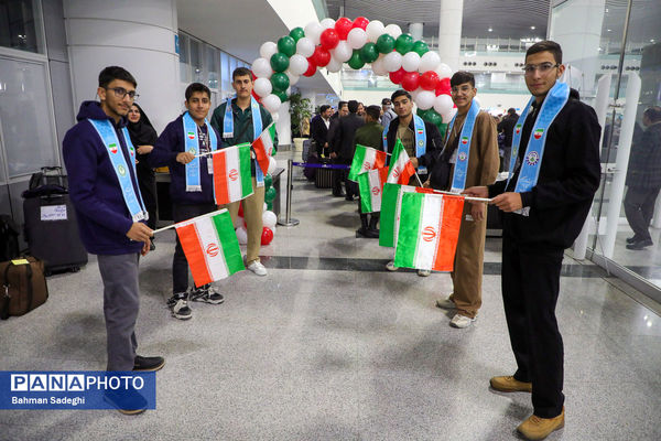 آیین بدرقه دانش‌آموزان و مربیان عمره‌گزار به سرزمین وحی