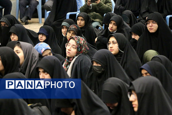 اعزام نخستین گروه از دانش‌آموزان ناحیه 4 قم به اردوی راهیان نور