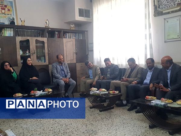 مراسم باشکوه زنگ ایثار و مقاومت در مدرسه شاهد تکتم ناحیه ۳