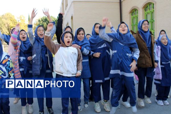 صبحگاه شاد مدارس دخترانه استان اصفهان در قالب طرح «نوجوان شاد ایرانی (نشا)»