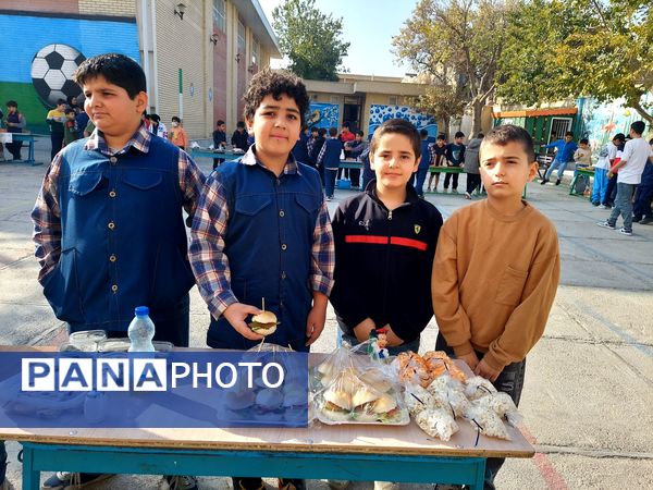 برگزاری بازارچه دانش‌آموزی در مدرسه شهدای فرهنگی شهرستان شیروان