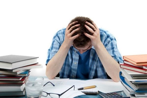 فشار تحصیلی اضطراب را در دانش‌آموزان شعله‌ور می‌کند