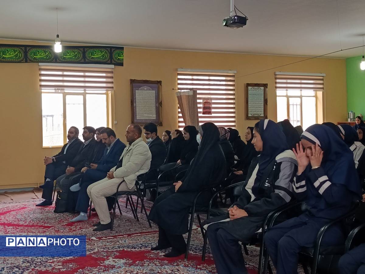 نواخته شدن زنگ هفته پژوهش در دماوند