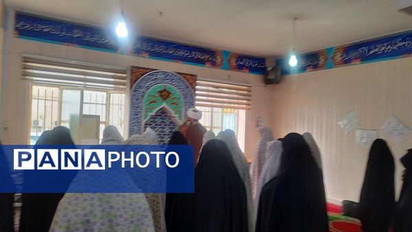 محفل انس با قرآن در دبیرستان شاهد تکتم