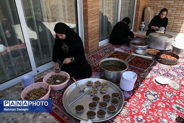 آیین سنتی توزیع نذری در روستای باغملک اصفهان