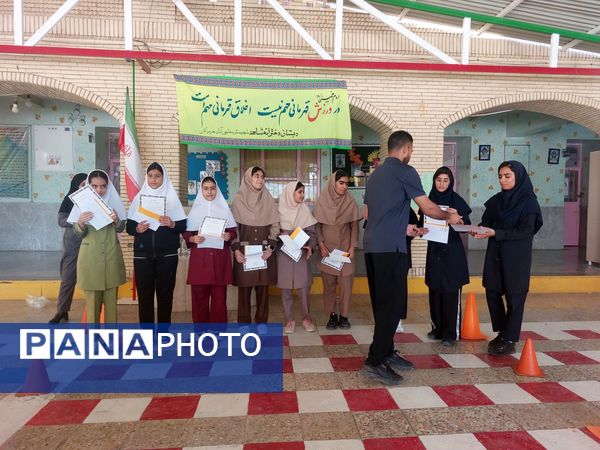 برگزاری مسابقه بینمدرسهای طنابزنی ویژه دختران در حاجیآباد